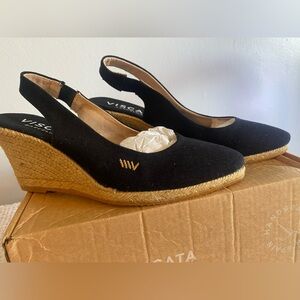 Viscata Barcelona
Size 5.5 US
Black Espadrille Wedge Sandals